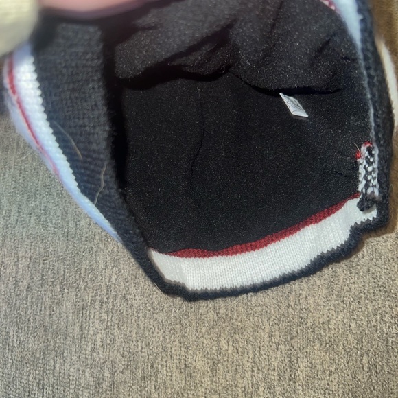 NWT, CANADA winter hat - Picture 4 of 5